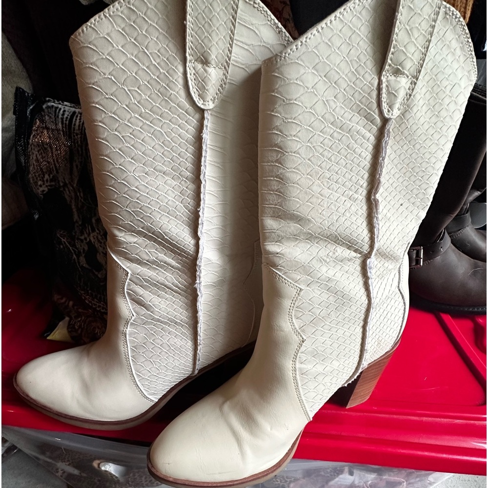 Mia Boots